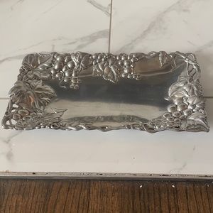 Arthur court grape tray